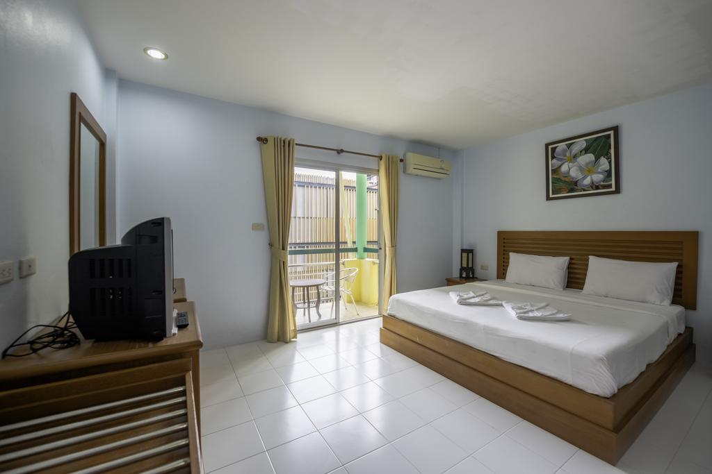 Simply Hotel Bãi biển Kata Ngoại thất bức ảnh