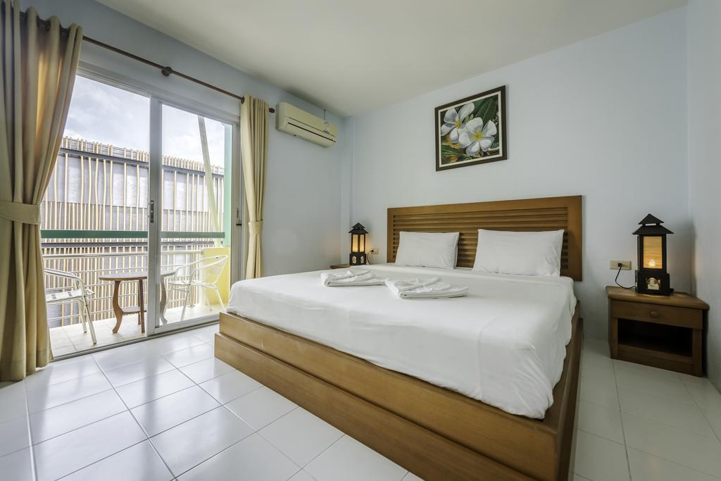 Simply Hotel Bãi biển Kata Ngoại thất bức ảnh