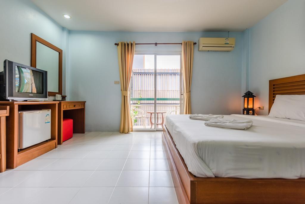 Simply Hotel Bãi biển Kata Ngoại thất bức ảnh