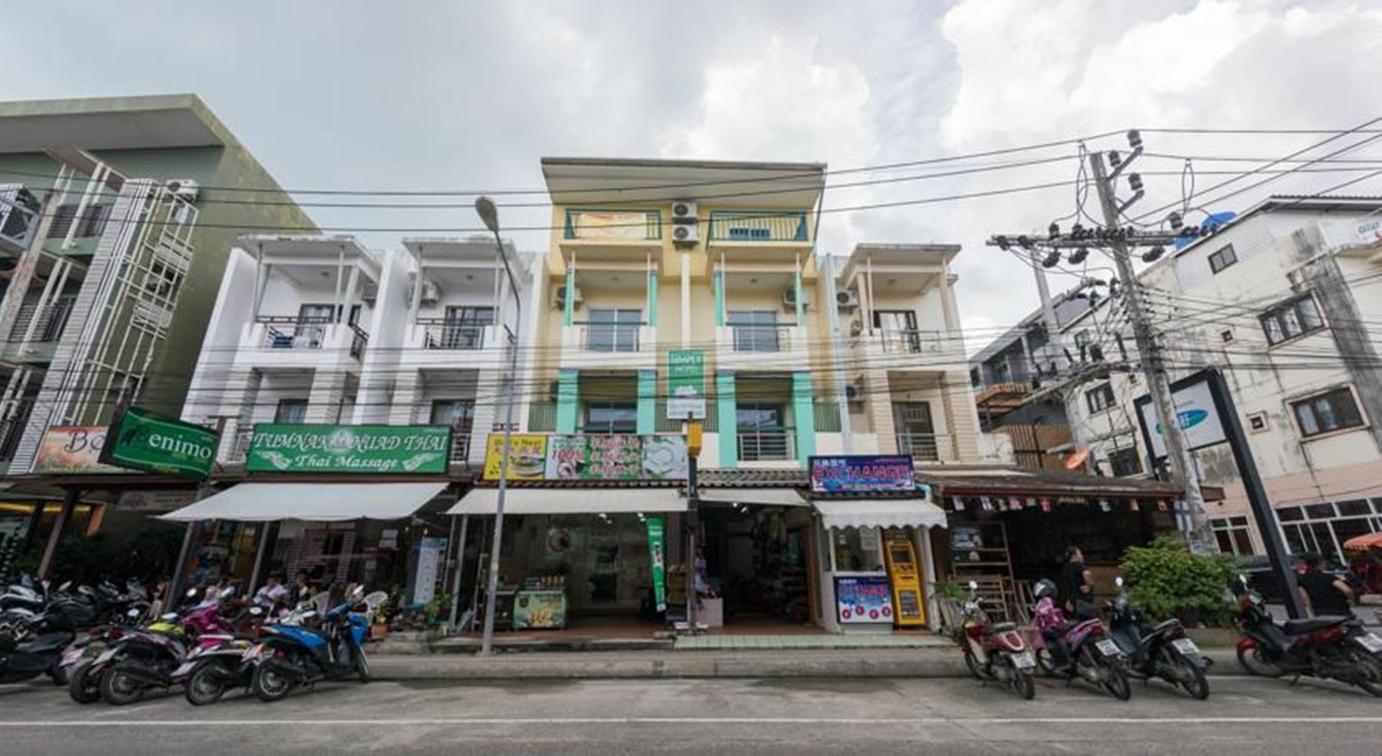 Simply Hotel Bãi biển Kata Ngoại thất bức ảnh