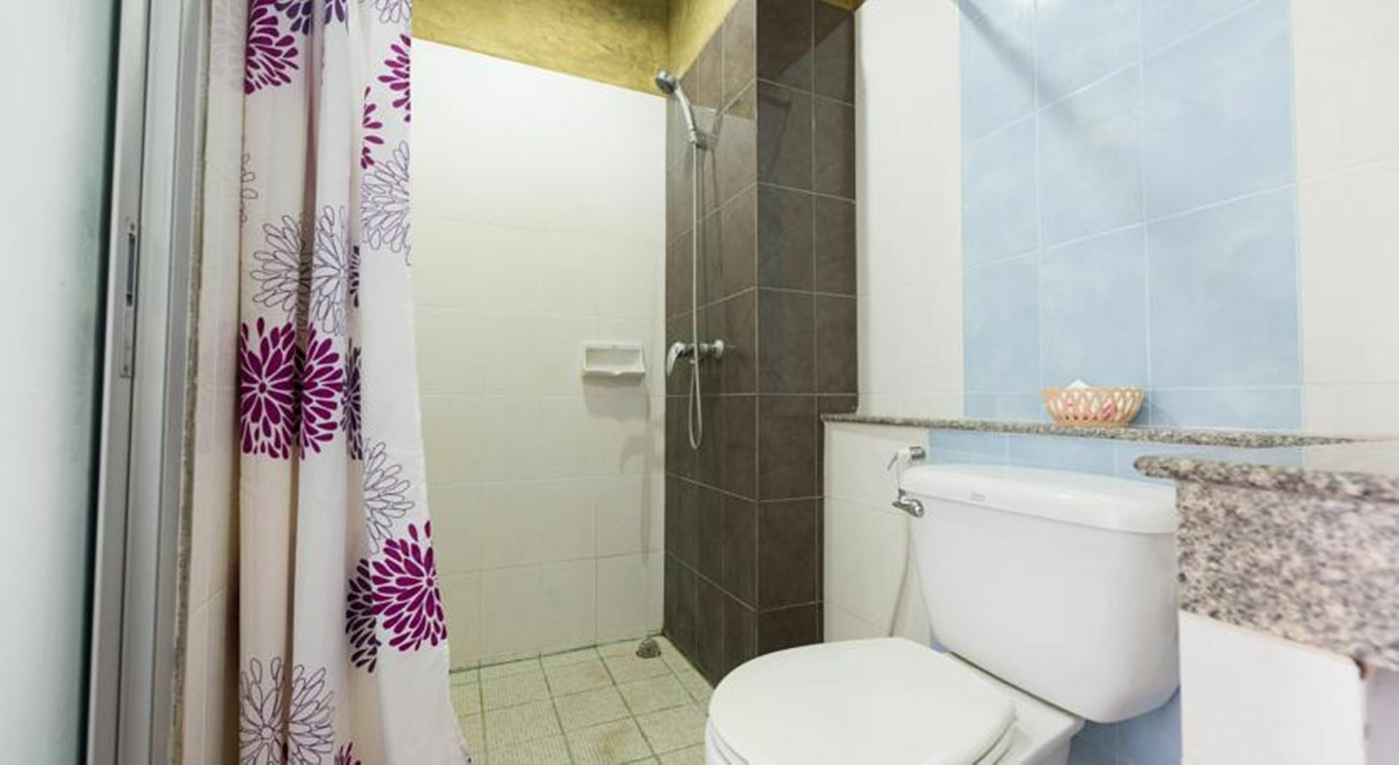 Simply Hotel Bãi biển Kata Ngoại thất bức ảnh