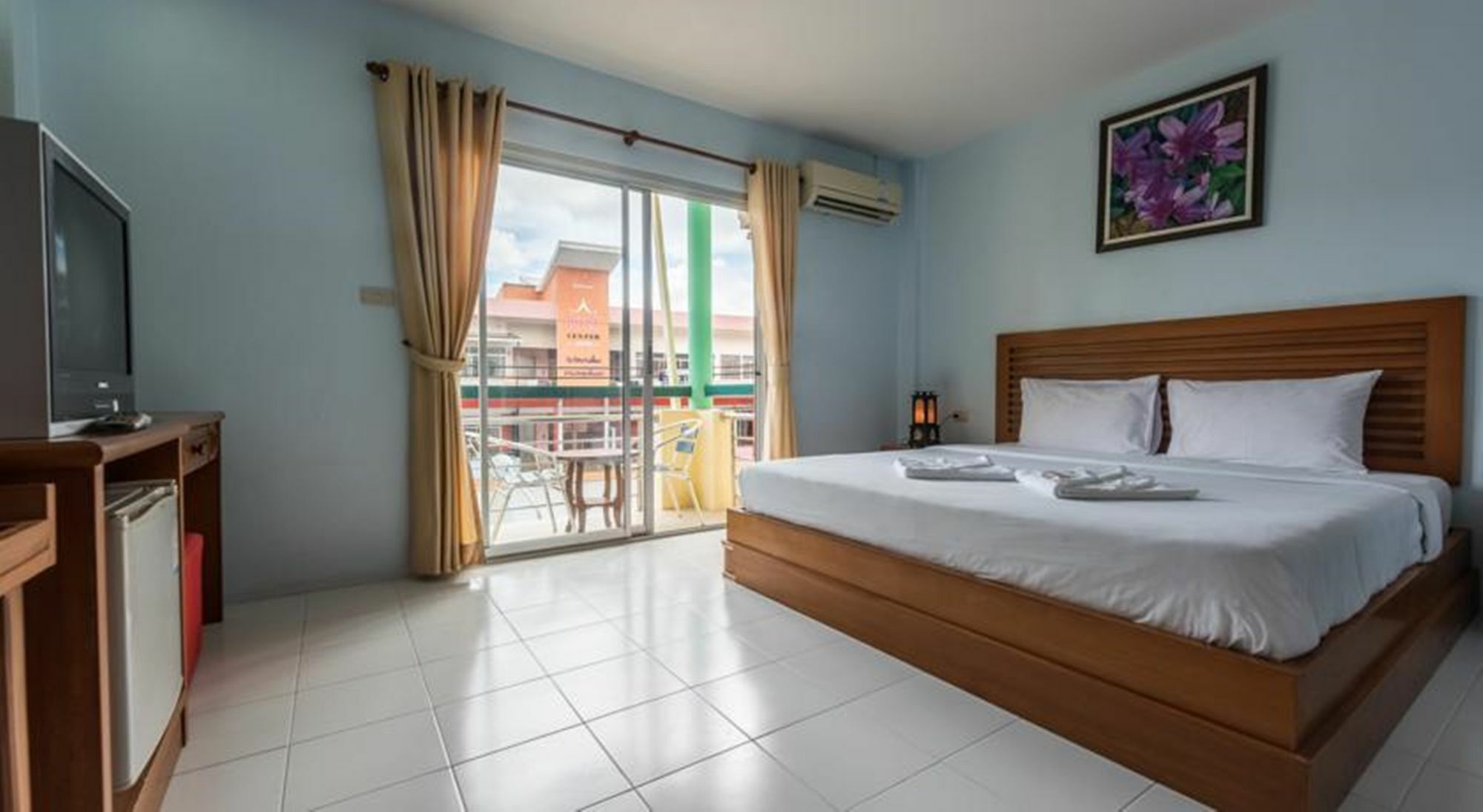 Simply Hotel Bãi biển Kata Ngoại thất bức ảnh