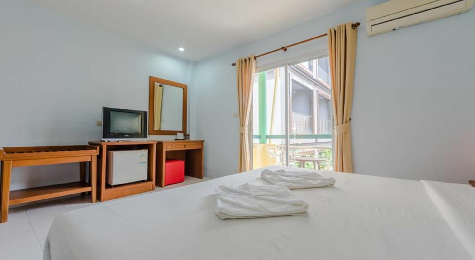 Simply Hotel Bãi biển Kata Ngoại thất bức ảnh